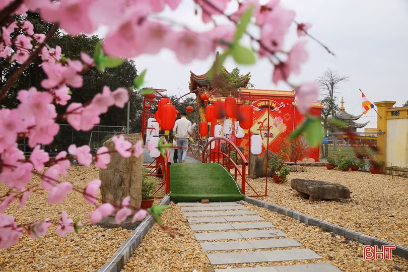 Tràn ngập hương vị tết tại ngôi chùa bên dòng sông Hộ Độ