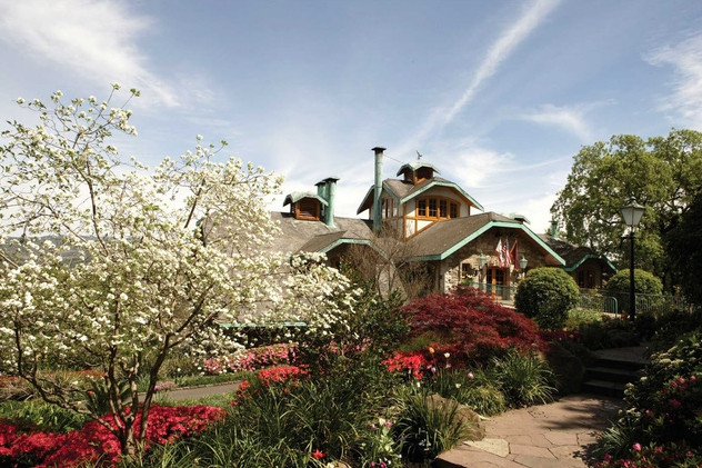 Chiêm ngưỡng bộ thiết kế độc, lạ khiến người mặc “biến mất”