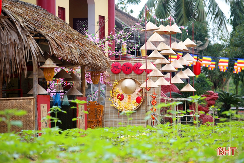 Tràn ngập hương vị tết tại ngôi chùa bên dòng sông Hộ Độ