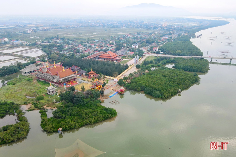 Tràn ngập hương vị tết tại ngôi chùa bên dòng sông Hộ Độ