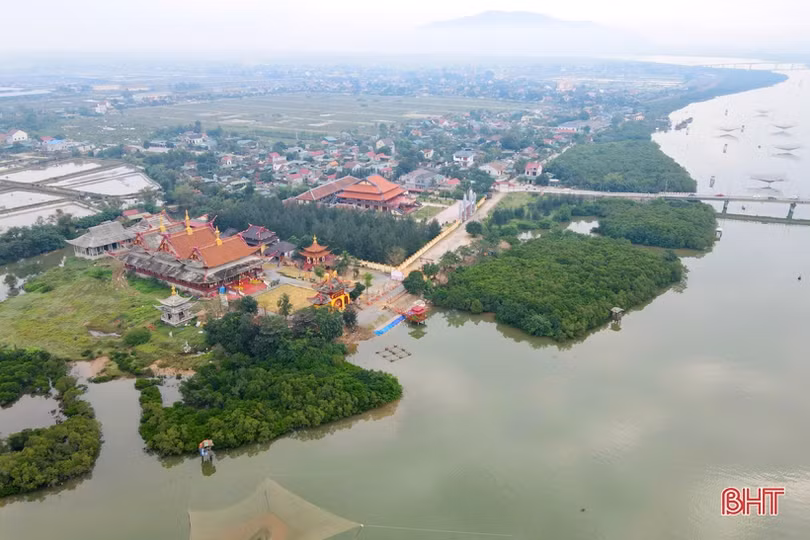 Tràn ngập hương vị tết tại ngôi chùa bên dòng sông Hộ Độ