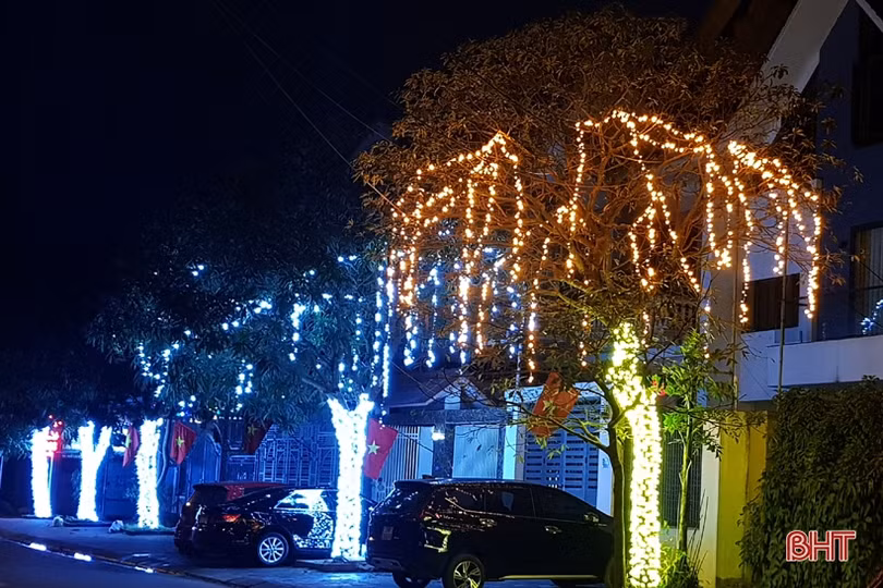 Ánh đèn màu rực rỡ đường xuân Hà Tĩnh