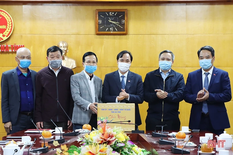 Lãnh đạo tỉnh chúc tết Cục Thuế tỉnh và Mitraco Hà Tĩnh