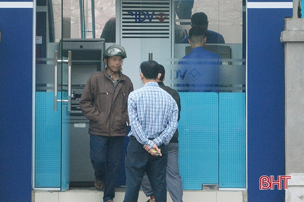 Nhiều người dân ở 2 đô thị lớn của Hà Tĩnh vẫn “quên” đeo khẩu trang nơi công cộng
