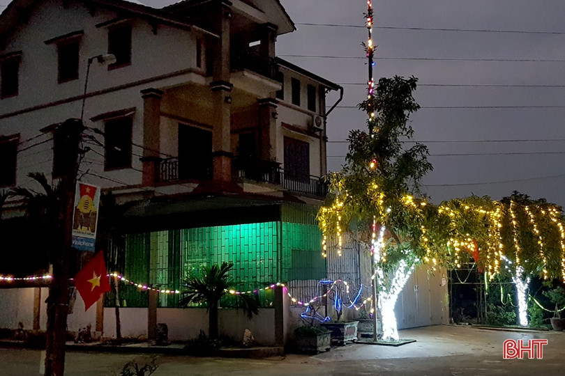 Ánh đèn màu rực rỡ đường xuân Hà Tĩnh