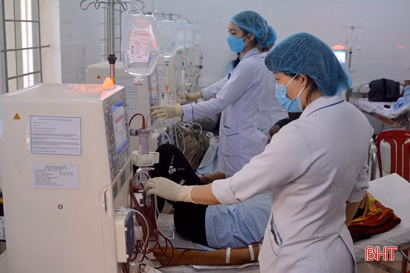 Bệnh nhân chạy thận tại BVĐK Hà Tĩnh trong ngày đầu tiên của năm mới