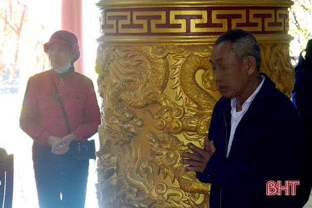 Đi lễ chùa Phổ Độ, nhiều người không đeo khẩu trang