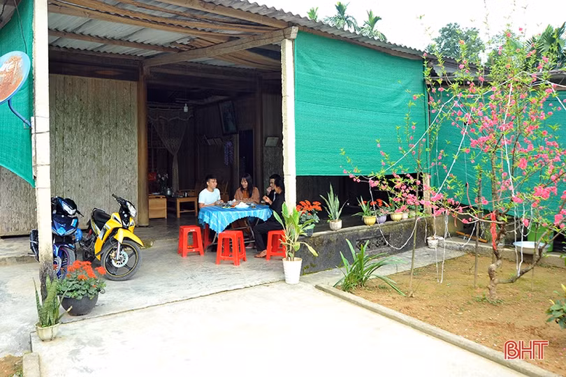 Kiểu kiến trúc độc đáo biến sân thành... phòng khách của người dân Hương Khê