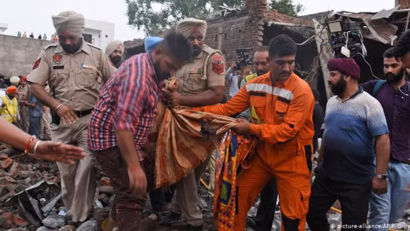Nổ nhà máy pháo hoa ở Ấn Độ khiến hàng chục người chết và bị thương