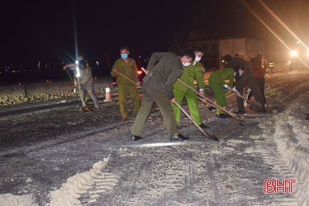 Hàng tấn bã bia rơi vãi trên QL 1A qua Hà Tĩnh trong đêm