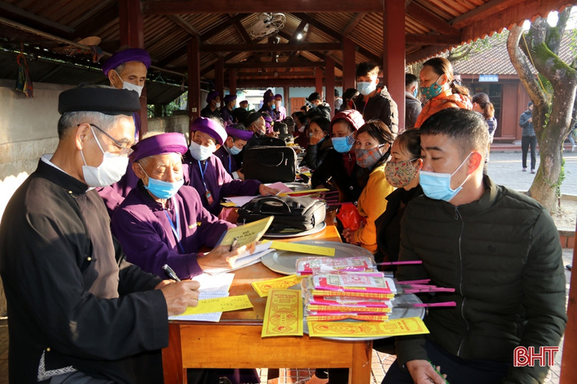 Gần 2 vạn du khách tới đền Bà Hải thực hiện nghiêm công tác phòng dịch