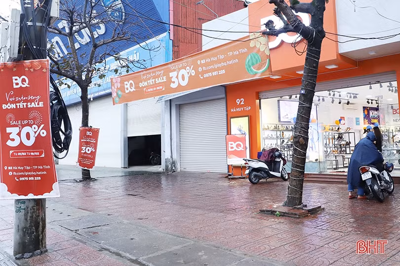 Các cửa hàng thời trang tại Hà Tĩnh đồng loạt xả hàng