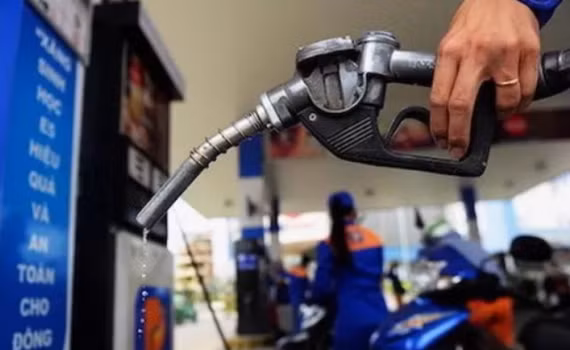 Giá xăng tăng lần thứ 6 liên tiếp vào ngày mai?