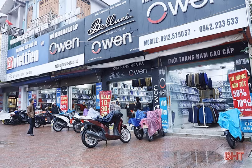Các cửa hàng thời trang tại Hà Tĩnh đồng loạt xả hàng