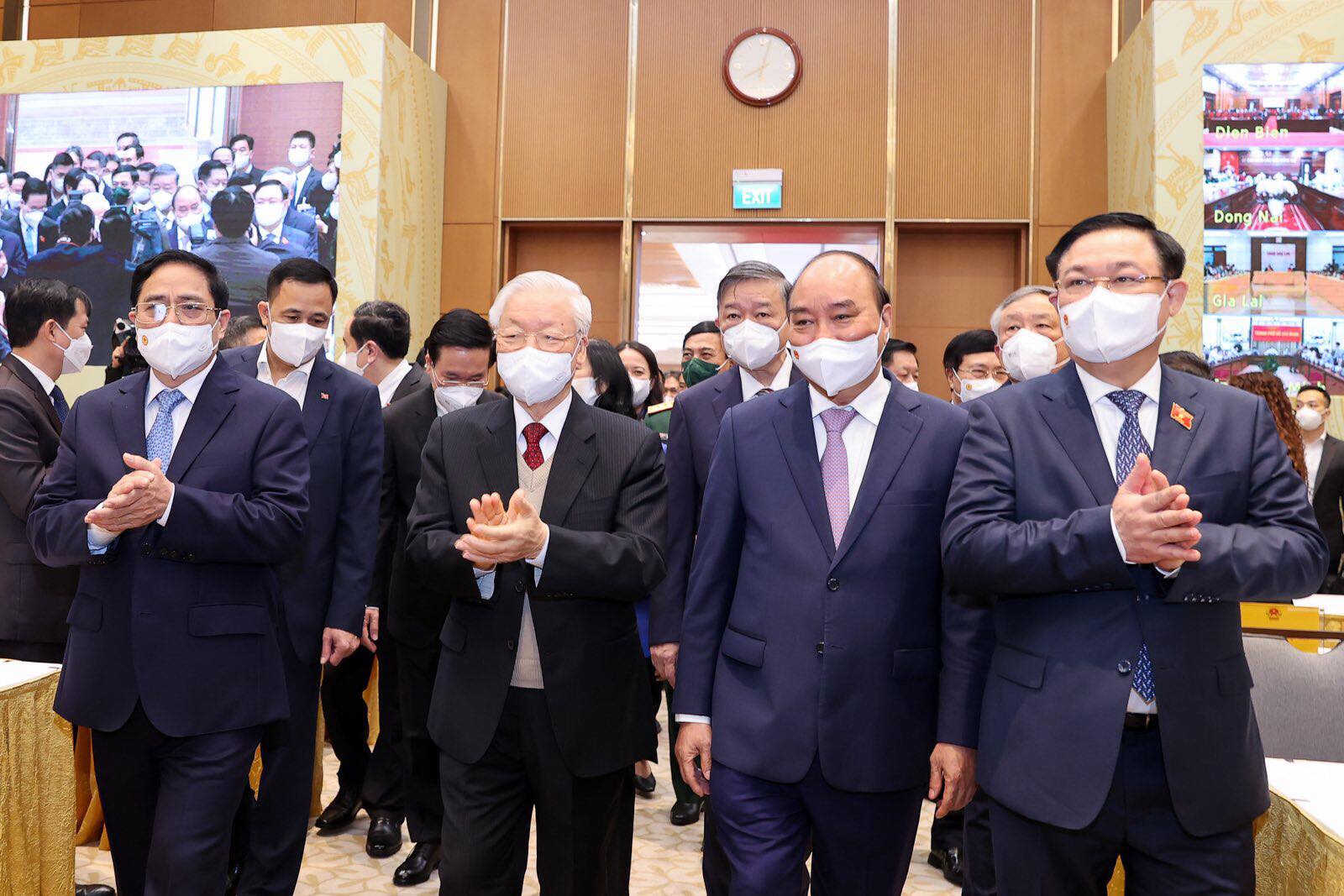 Tổng Bí thư Nguyễn Phú Trọng, Chủ tịch nước Nguyễn Xuân Phúc, Chủ tịch Quốc hội Vương Đình Huệ, Thủ tướng Chính phủ Phạm Minh Chính cùng các đồng chí lãnh đạo Đảng, Nhà nước, Mặt trận Tổ quốc Việt Nam tham dự hội nghị. Ảnh: VGP/Nhật Bắc Hội nghị Chính phủ với các địa phương triển khai nhiệm vụ năm 2022