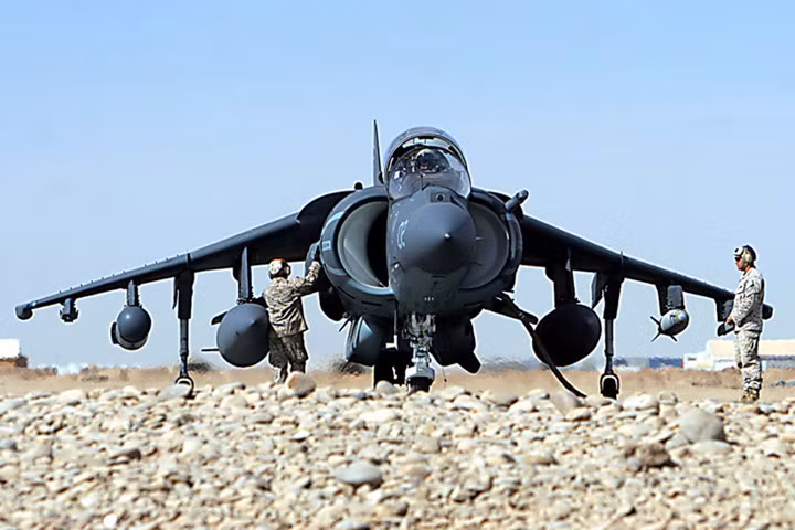 anh dep ve may bay cuong kich av 8b harrier ii lo lung tren khong