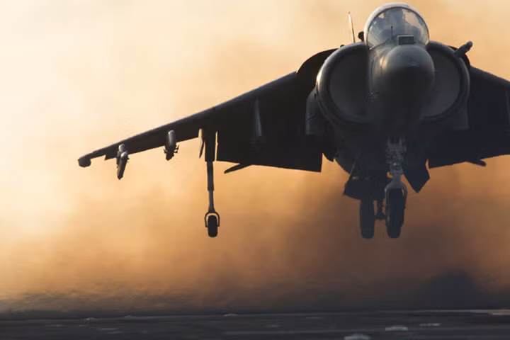 anh dep ve may bay cuong kich av 8b harrier ii lo lung tren khong