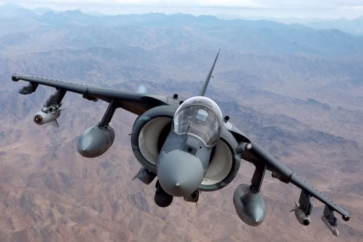 anh dep ve may bay cuong kich av 8b harrier ii lo lung tren khong