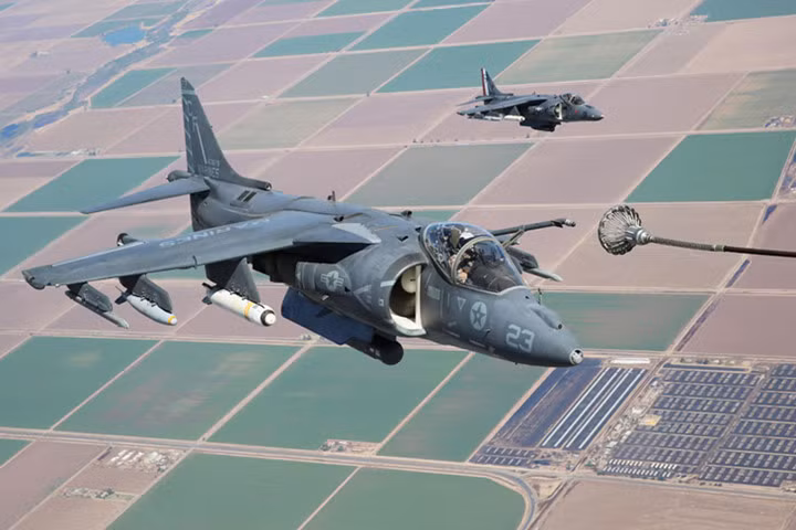 anh dep ve may bay cuong kich av 8b harrier ii lo lung tren khong