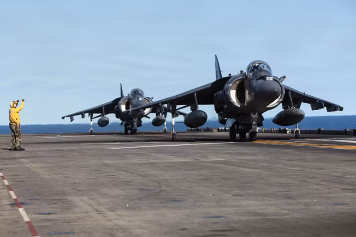 anh dep ve may bay cuong kich av 8b harrier ii lo lung tren khong