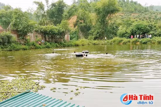tap boi cho con gai 2 bo con chet duoi thuong tam