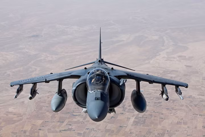 anh dep ve may bay cuong kich av 8b harrier ii lo lung tren khong