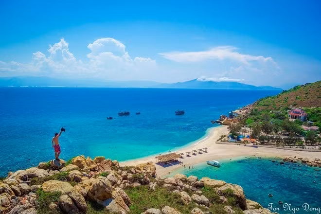 Biển yên ả cho bạn vùng vẫy thỏa thích, ngắm san hô sống và những đàn cá đủ màu. Ảnh:Phạm Duy Đông. 6 bai bien moi noi nen kham pha ngay