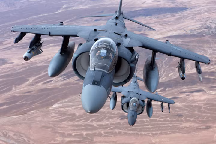 anh dep ve may bay cuong kich av 8b harrier ii lo lung tren khong