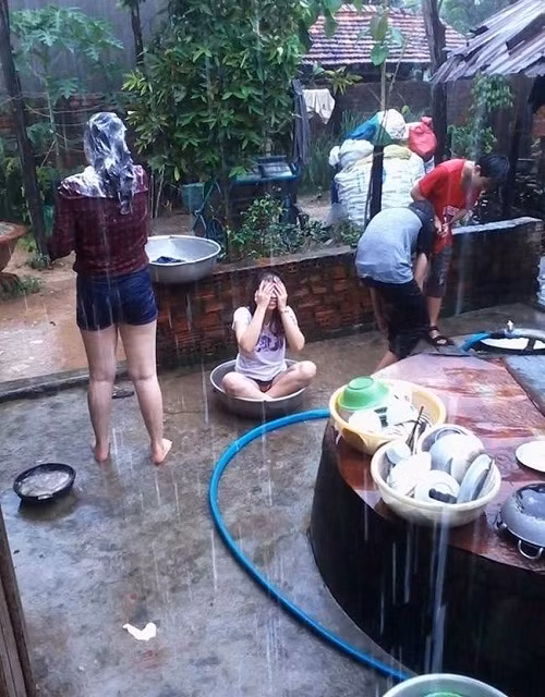 nhung thu vui ba dao cua sinh vien ngay mua bao