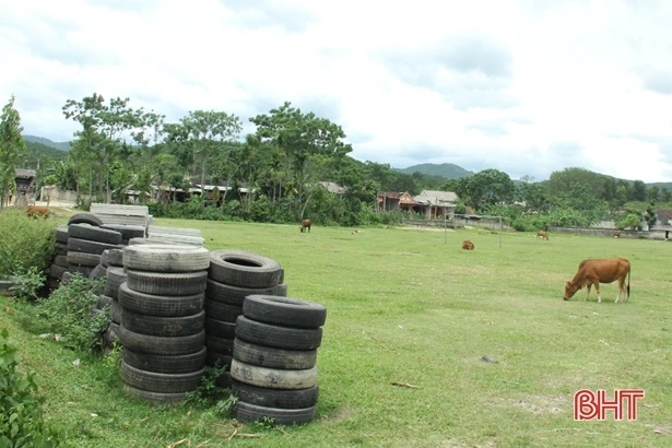 Những sân vận động “biến hình” ở Hương Sơn