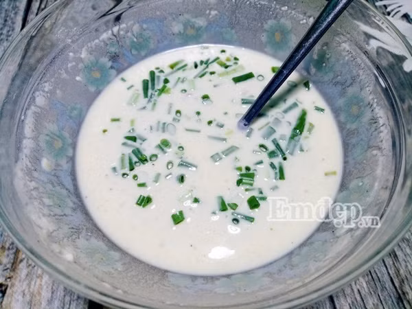 Làm bánh tôm chiên giòn ăn thật “đã” cho ngày cuối tuần