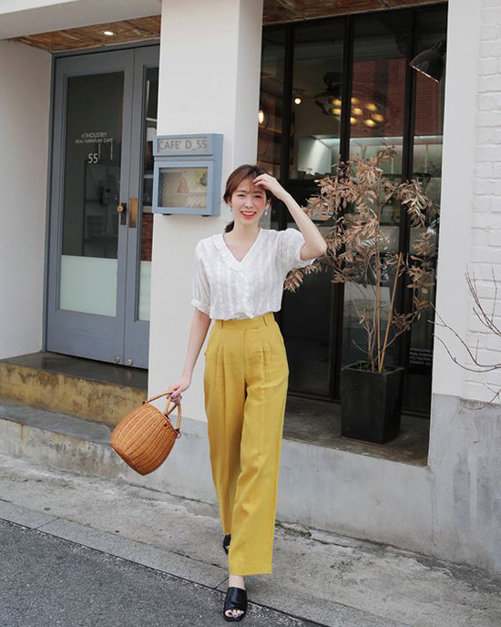 Phối quần âu trẻ trung khi đến văn phòng