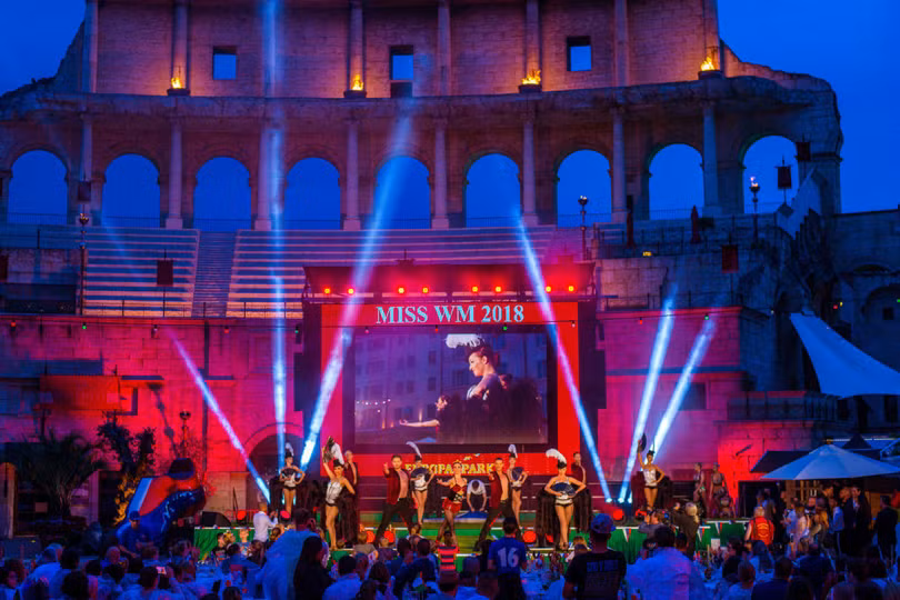 Người đẹp Bỉ đoạt vương miện Miss World Cup 2018