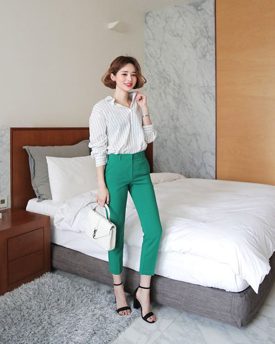 Phối quần âu trẻ trung khi đến văn phòng