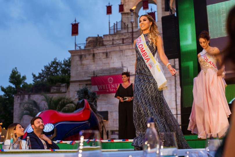 Người đẹp Bỉ đoạt vương miện Miss World Cup 2018