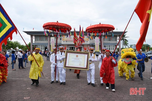 Trang nghiêm rước bằng Di sản Lễ hội Đền Chiêu Trưng