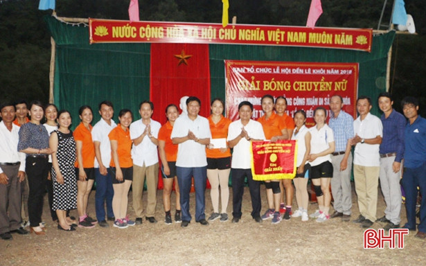 Thạch Văn nhất bóng chuyền nữ Lễ hội đền Lê Khôi