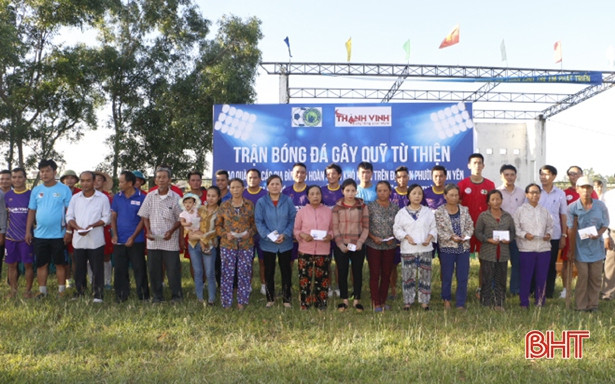 Giao hữu bóng đá, quyên góp hơn 21 triệu ủng hộ người nghèo