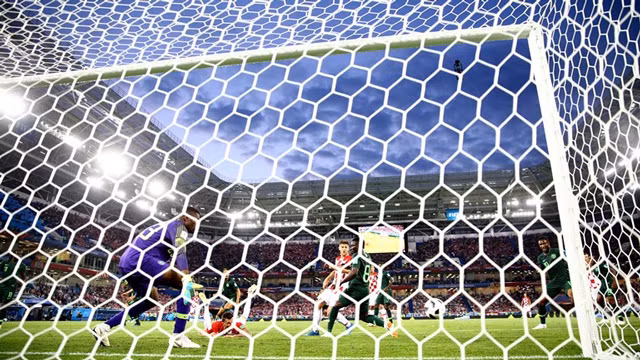 Đại bàng hóa chim sẻ, Croatia bắn hạ Nigeria