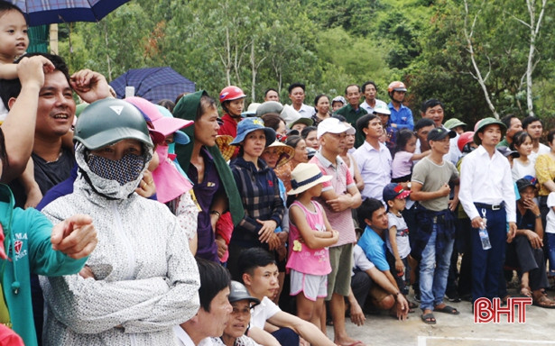 Thạch Văn nhất bóng chuyền nữ Lễ hội đền Lê Khôi