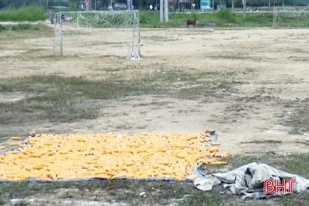 Những sân vận động “biến hình” ở Hương Sơn