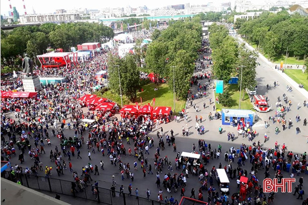Cùng người hâm mộ Hà Tĩnh “check-in” xứ Bạch Dương xem World Cup