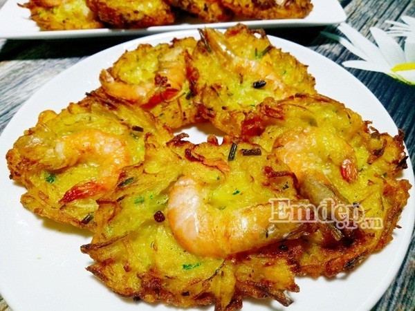 Làm bánh tôm chiên giòn ăn thật “đã” cho ngày cuối tuần