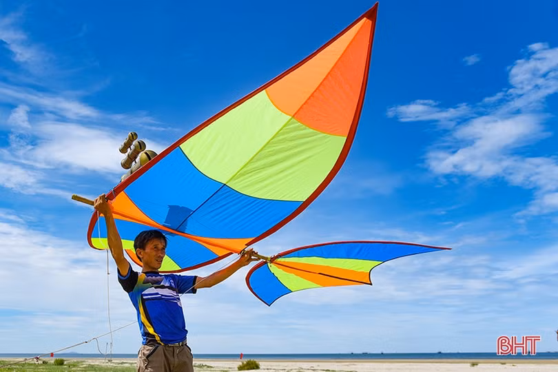 Tranh tài thả diều sáo mừng Lễ hội đền Chiêu Trưng Đại vương