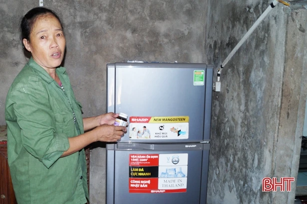 Bi đát cảnh người mẹ bán tóc chăm đứa con nuôi tật nguyền