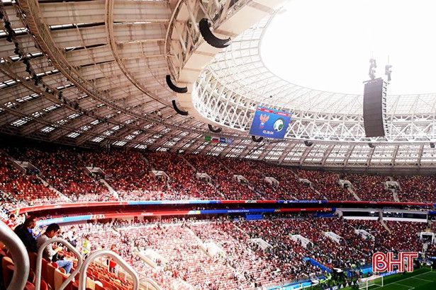 Cùng người hâm mộ Hà Tĩnh “check-in” xứ Bạch Dương xem World Cup