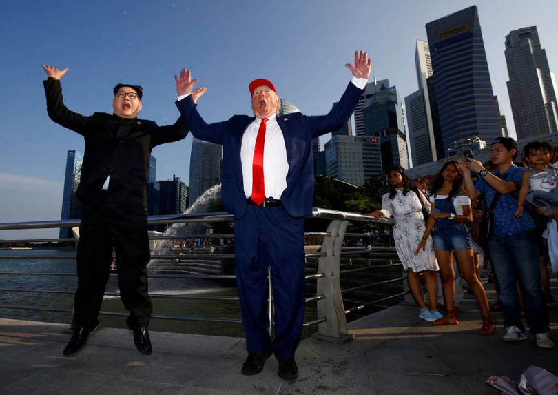 Cùng bộ đôi Kim - Trump “giả” khám phá đảo quốc Singapore