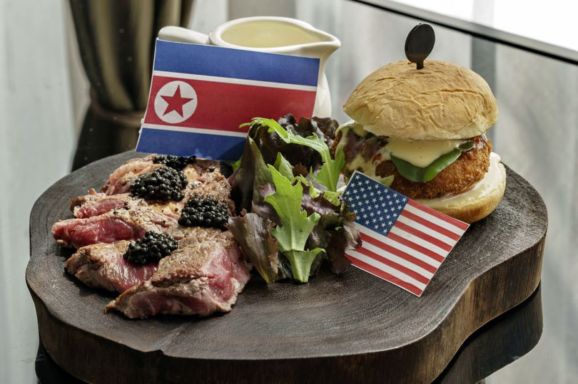 Cùng bộ đôi Kim - Trump “giả” khám phá đảo quốc Singapore