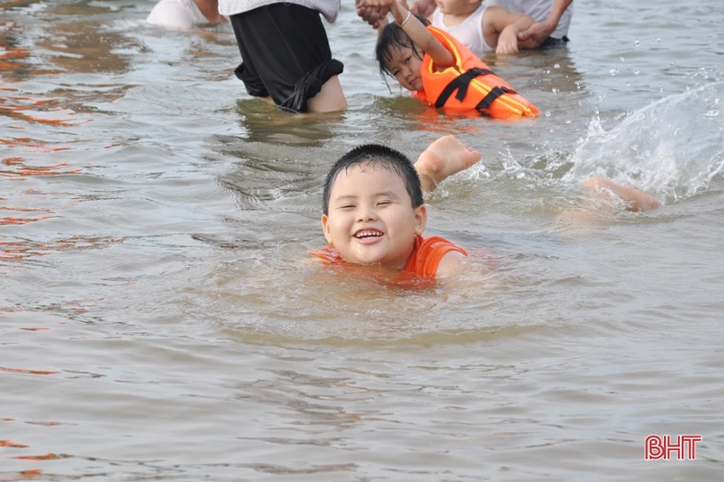 Một dòng Ngàn Sâu...