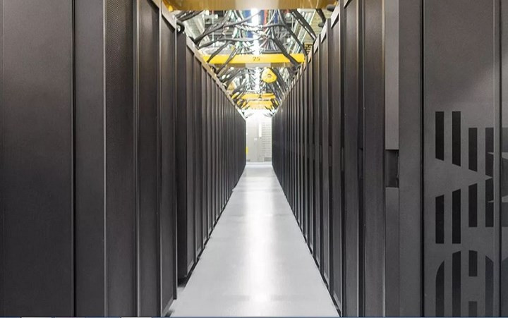 Summit siêu máy tính nhanh nhất thế giới trị giá 200 triệu USD